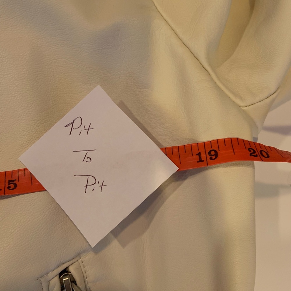 Levi's Women's Off White Faux Leather Biker Moto Crop Jacket Size Large NWT - Picture 14 of 16